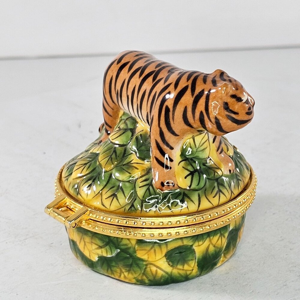 Vintage CBK Ceramic Tiger Hinged Trinket Box Wild Animal Critter On Leaves - Picture 3 of 8